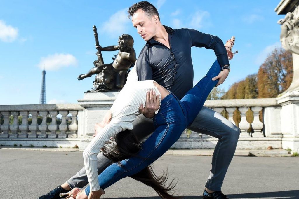 débutant timide et mal à l'aise à professeur stylé et charismatique  la transformation inspirante