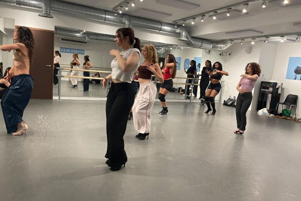 Les bienfaits des cours de heels Paris