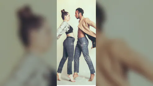 Cours adulte de salsa à Paris avec un groupe débutant en studio