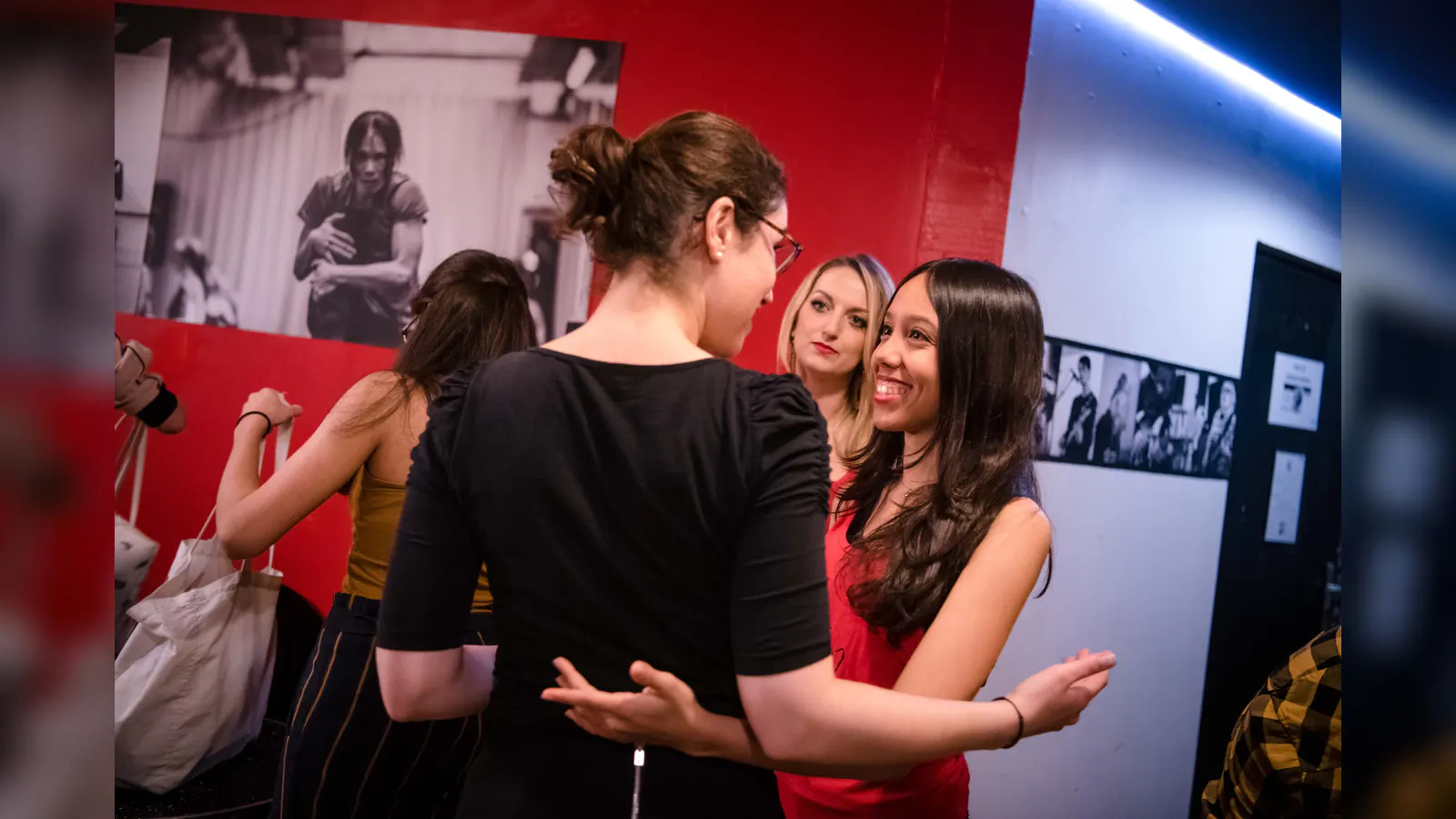 Cours de salsa colombienne avec travail des jeux de pieds en groupe adulte